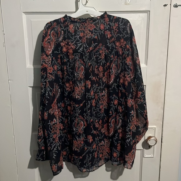 Woman's Blouse - Picture 2 of 6